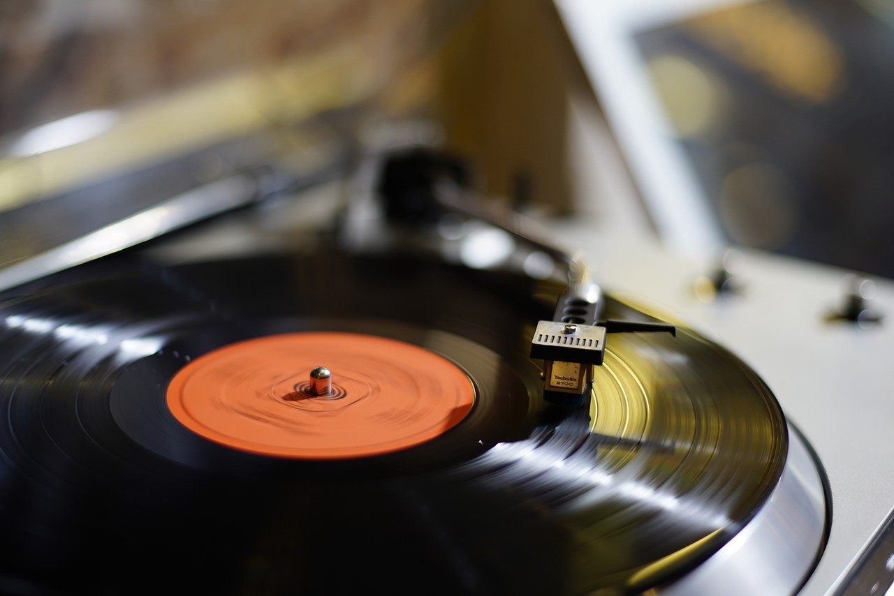 discover the enchanting world of music movies, where soundtracks come to life and stories unfold through the power of melody. explore our collection of the best films that celebrate music, featuring iconic performances, inspiring biopics, and unforgettable musicals.