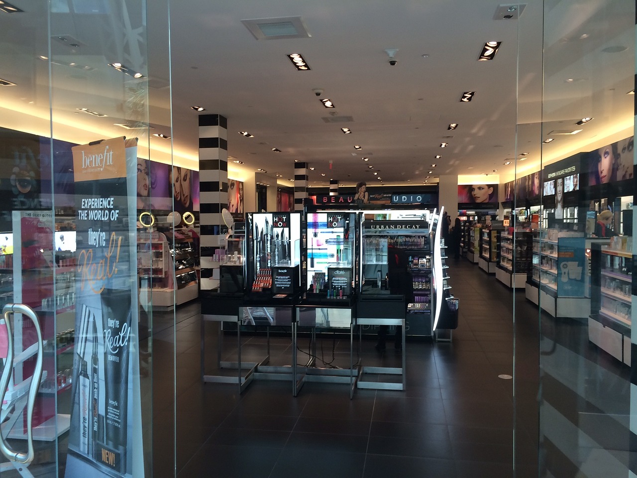 discover the latest beauty trends and premium products at sephora. shop a wide range of cosmetics, skincare, and fragrances from top brands to enhance your beauty routine. unleash your inner glow with expert tips and exclusive offers!