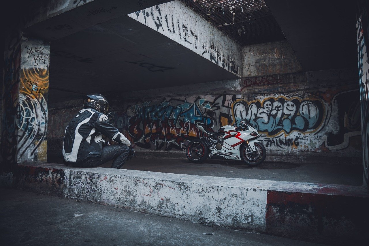 discover under armour's innovative sportswear and performance gear designed to enhance your athletic experience. shop the latest collection of high-quality apparel, footwear, and accessories tailored for every athlete.
